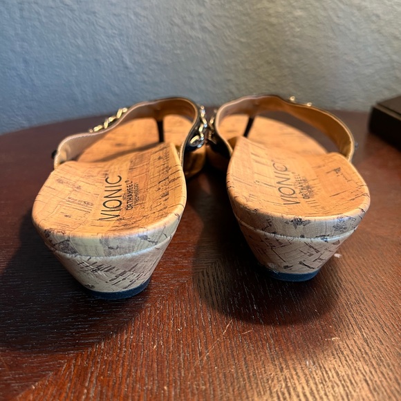 Like new Vionic Aruba sandal sz 7 - Picture 4 of 11